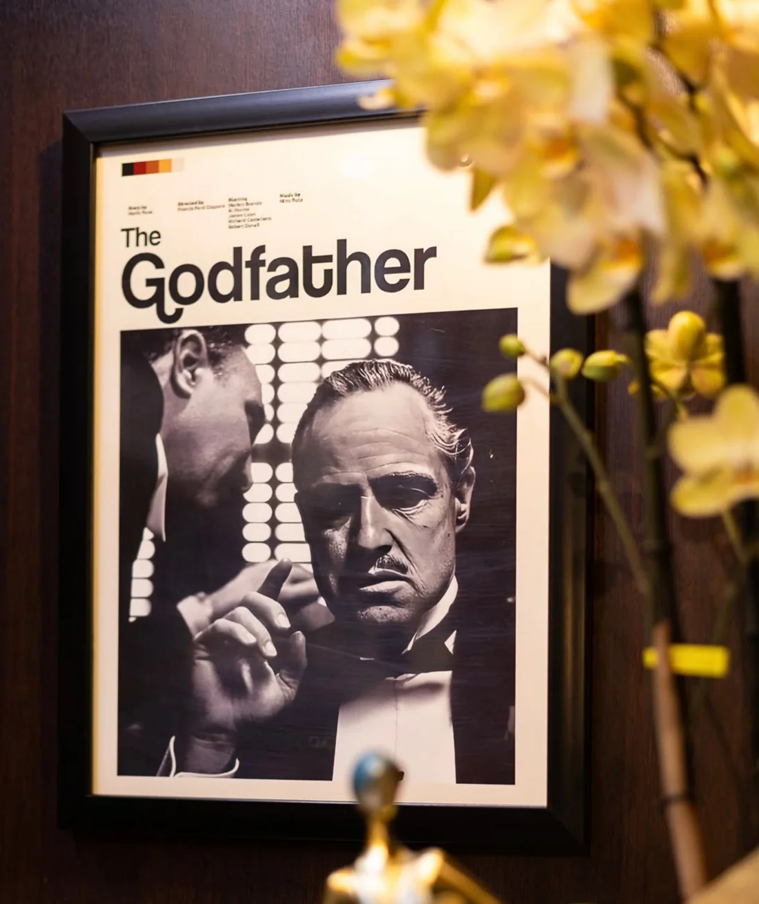 Il poster incorniciato de Il Padrino tra i fiori gialli