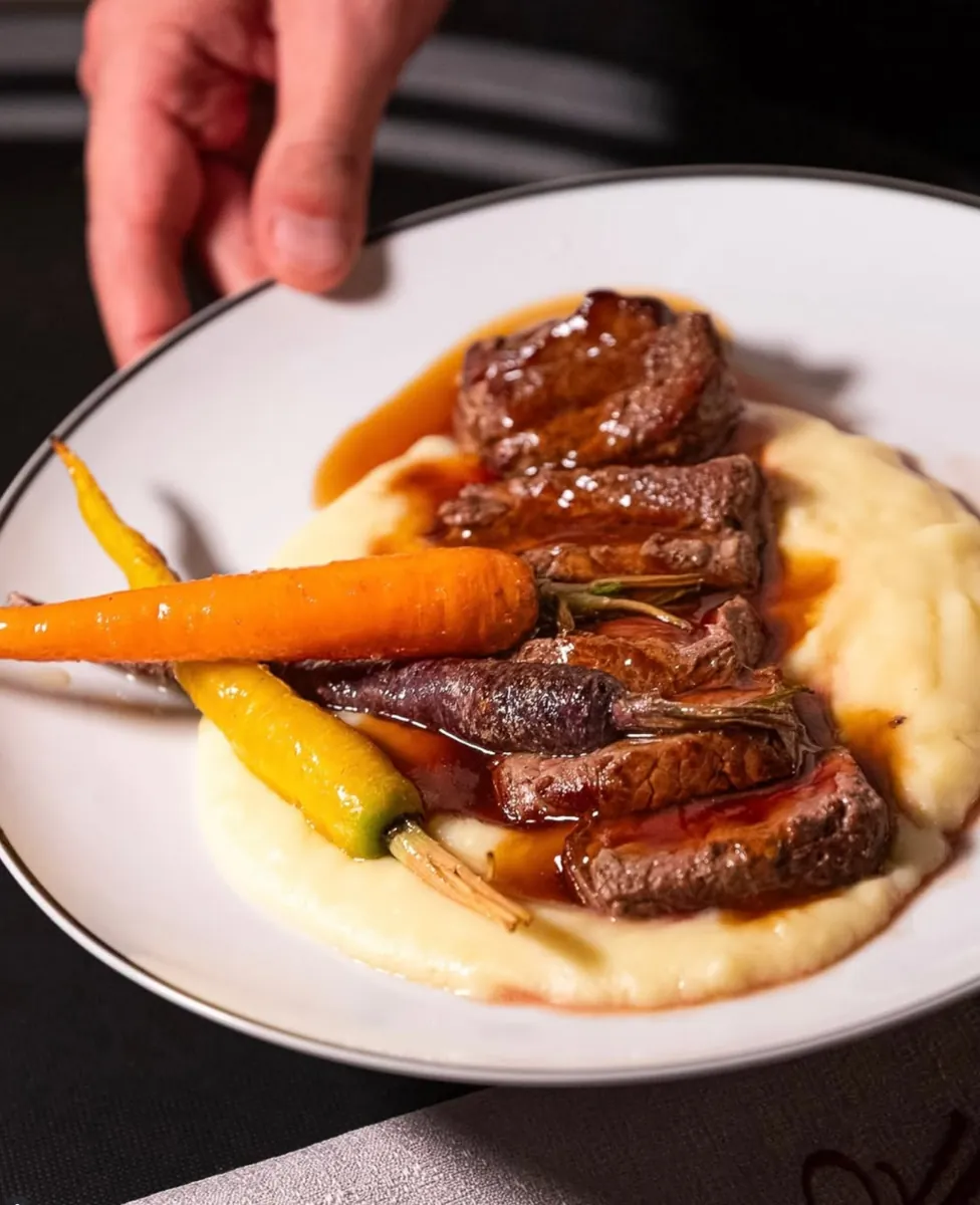 Filetto di manzo con carote e crema di patate